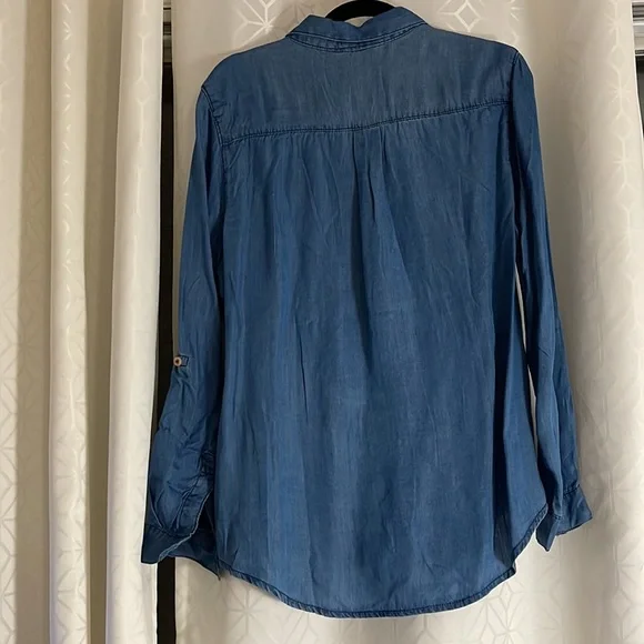 Button down - Picture 2 of 2